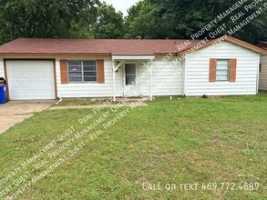 Building Photo - 820 Milam Dr