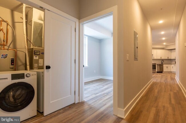 Building Photo - 3965 Lancaster Ave