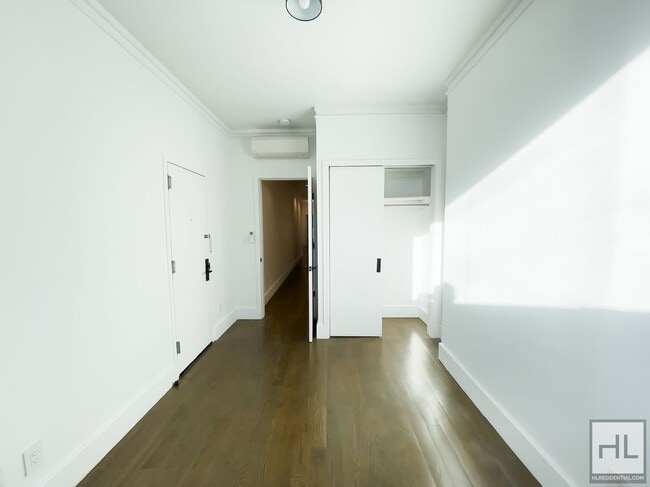 Building Photo - Spacious 2-Bed 1 Bath / Carroll Gardens