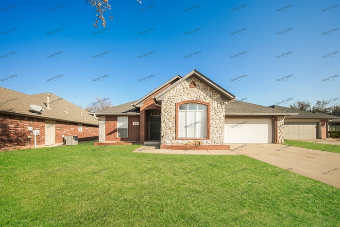 Photo - 818 Hunters Run (Midwest City, OK)