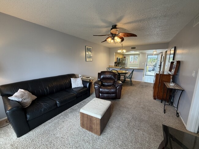 Building Photo - 8200 Summerlin Village Cir