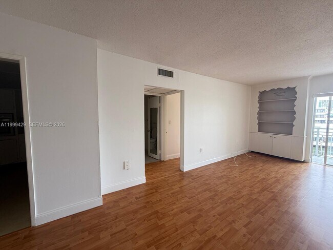 Foto del edificio - 400 Kings Point Dr