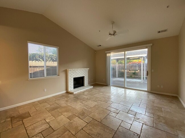Foto del edificio - Beautiful Three Bedroom Single Level Napa Home