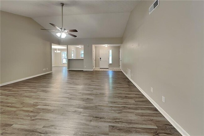 Foto del edificio - 5580 Dorsett Shoals Ln