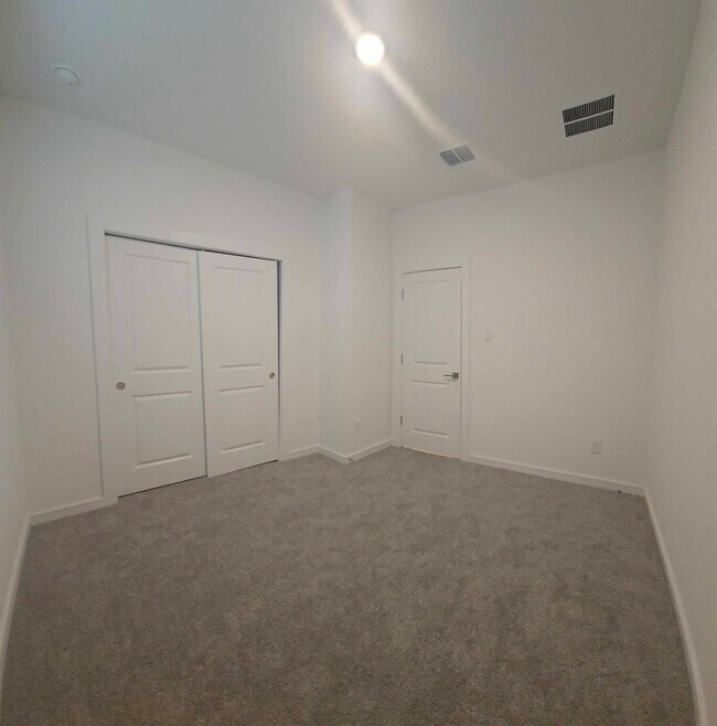 Foto del edificio - 8442 Bay Oaks Dr
