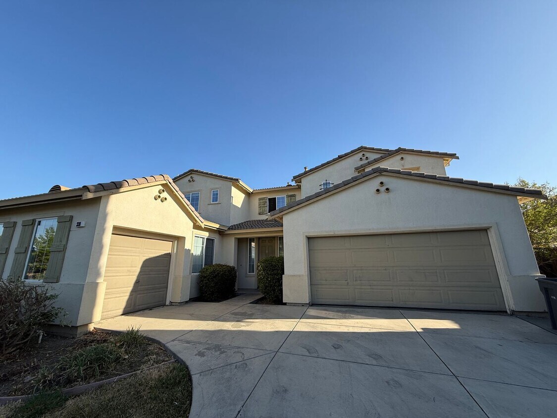 Foto principal - 3380 Bridgeway Lakes Dr