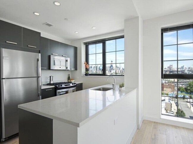 Foto del edificio - 2 bedroom in LONG ISLAND CITY NY 11101