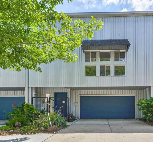 Building Photo - 1530 Drew St