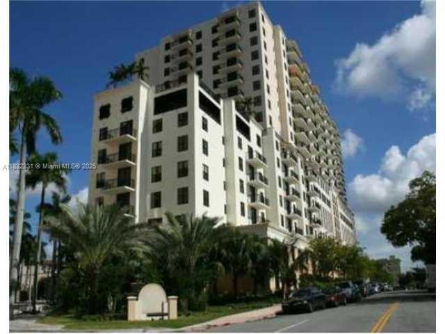 Foto principal - 888 Douglas Rd