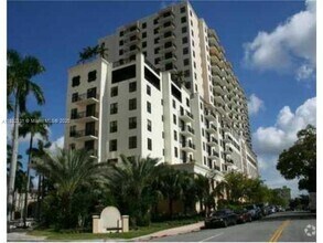 Building Photo - 888 Douglas Rd