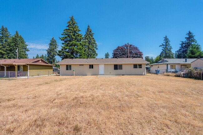 Building Photo - 4 Bedroom 1 Bathroom Covington Home for Rent