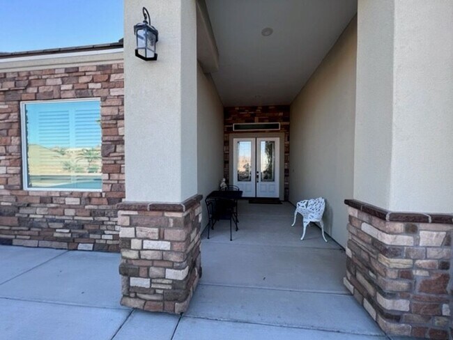 Foto del edificio - Custom Built 2022 F3BR Custom Home/Include...