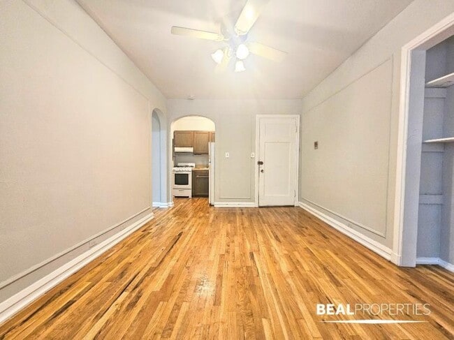 Building Photo - 1 bedroom in CHICAGO IL 60657