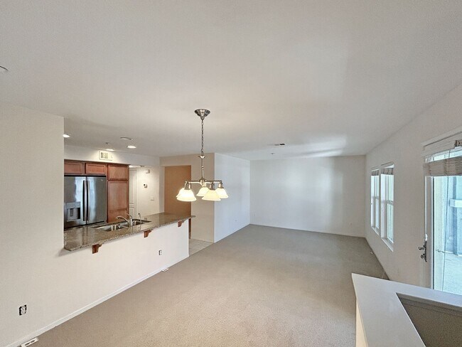 Foto del edificio - Stunning 2BD/2BA w/ In-Unit Laundry and At...