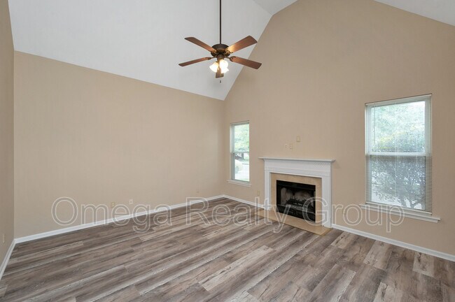 Foto del edificio - 2107 Adkins Pl