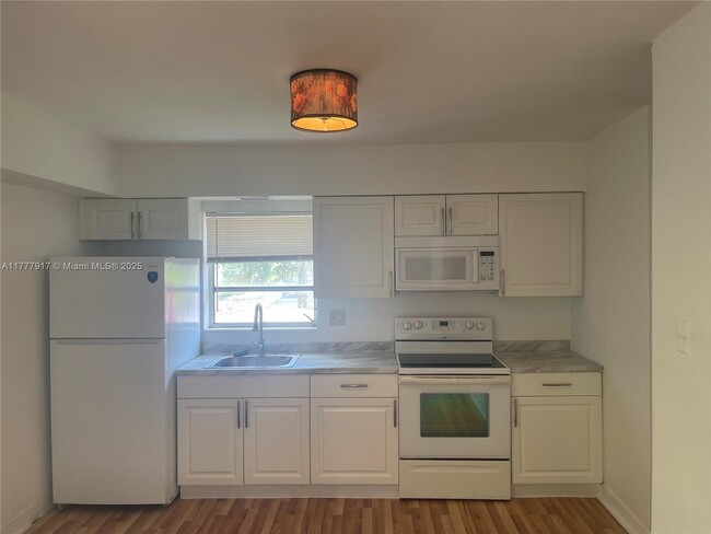 Foto del edificio - 915 NE 16th Terrace