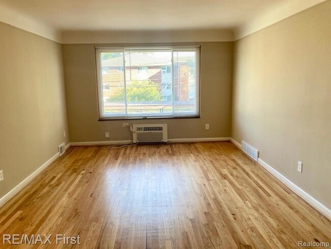 Building Photo - 1725 Gardenia Ave
