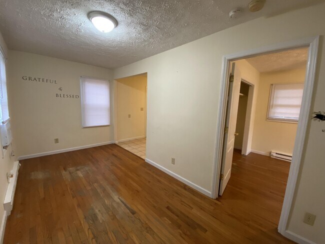 Building Photo - 4970 Robin St