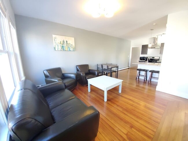 Building Photo - Fantastic 3 Bed 1 Bath, 1 Off Street Parki...