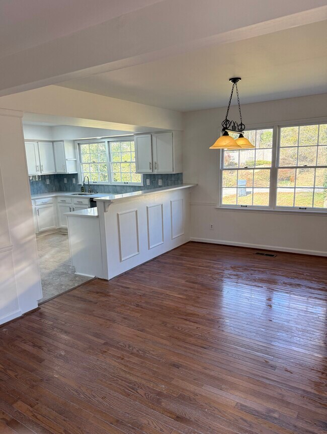 Foto del edificio - 1211 Forest Ln