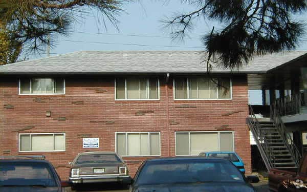 Building Photo - Court Apartments