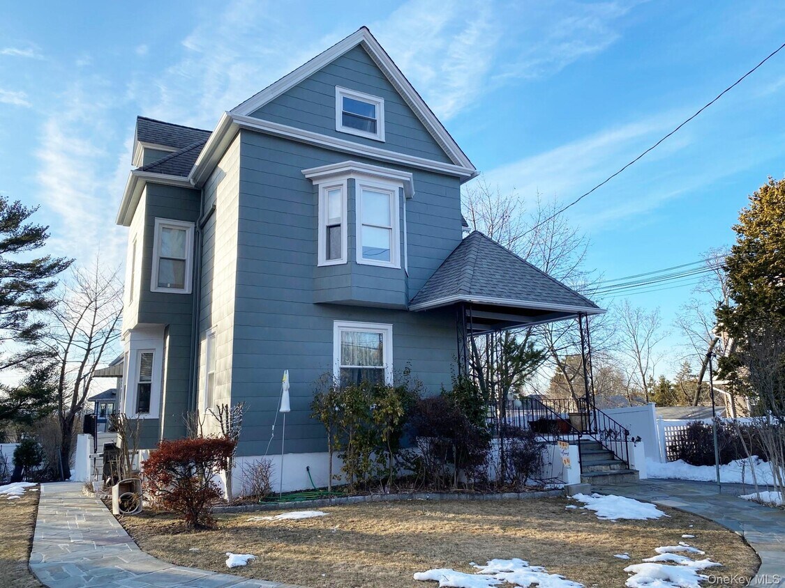 Primary Photo - 11 Stone Ave