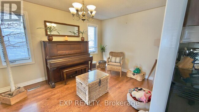 Photo du bâtiment - 395 Burnett Ave