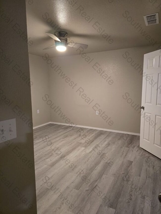 Building Photo - Modern 2 Bed 2 Bath apartment