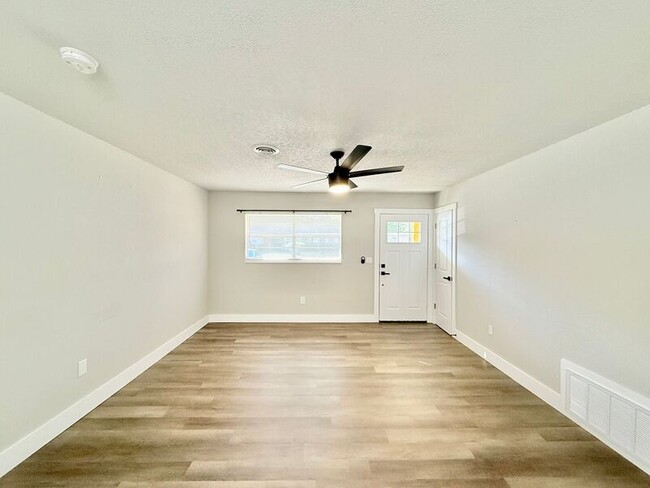 Building Photo - 6509 Julia Dr