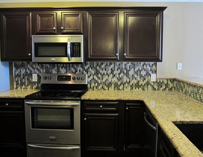 Foto del edificio - 2414 Lake Park Rd