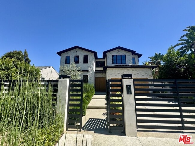 Building Photo - 4740 Sunnyslope Ave