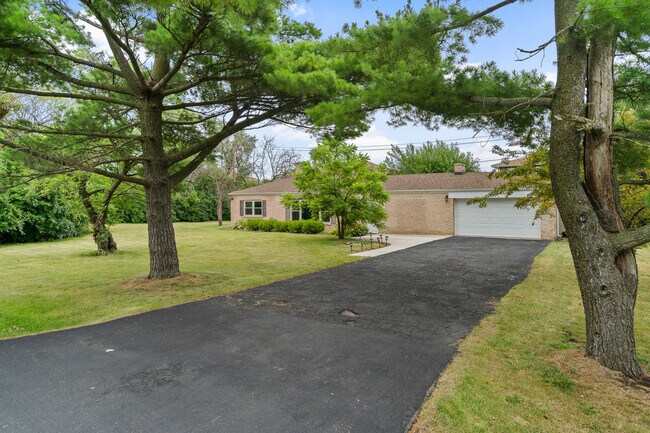 Building Photo - 629 W Edgewood Rd