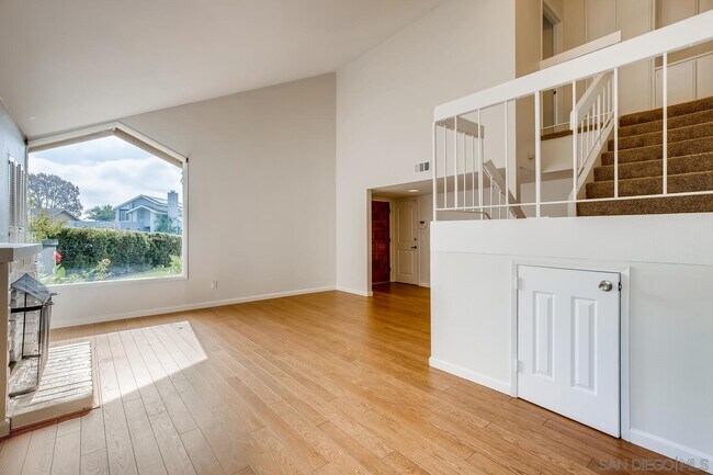 Building Photo - 1402 Pegaso St