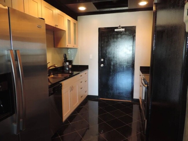 Foto del edificio - University Tower Upgraded Pent House!