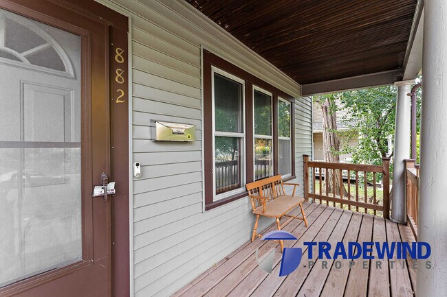 Building Photo - 882 Aurora Ave