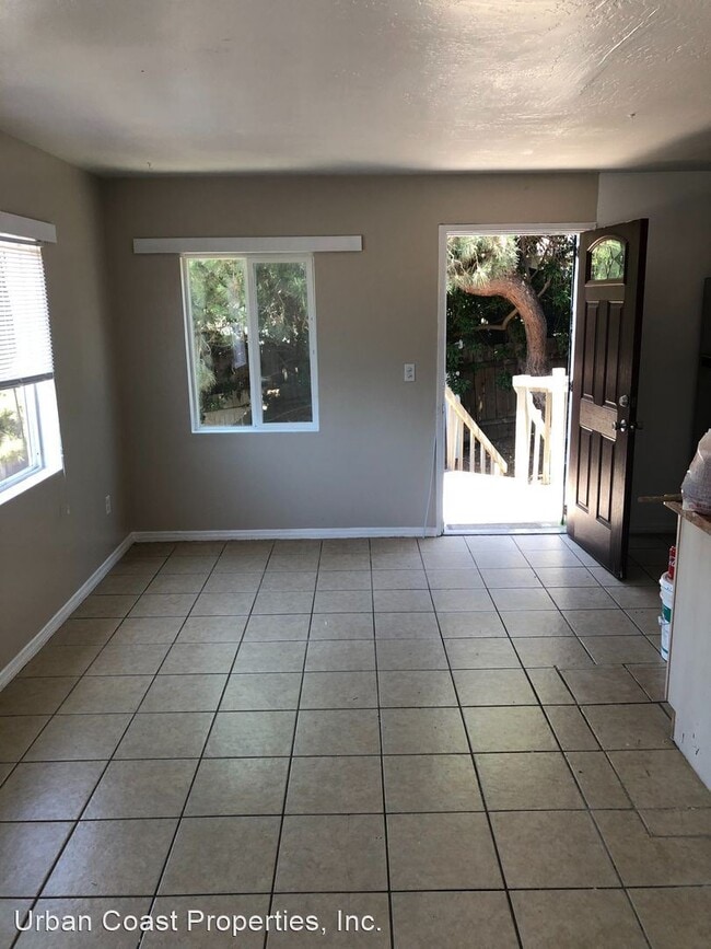 Building Photo - 901 Hillcrest Pl