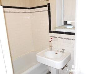 Building Photo - 53 Fellsway W