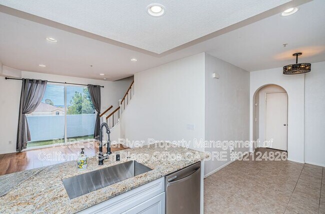 Foto del edificio - 1760 E Palomar St