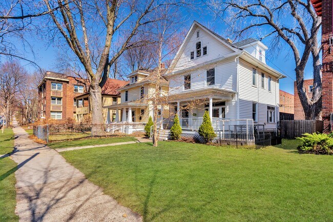 Building Photo - 2305 Garfield Ave