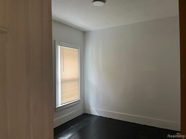 Building Photo - 9421 Ravenswood St