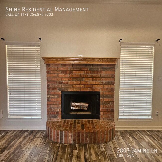 Foto del edificio - 2803 Jasmine Ln