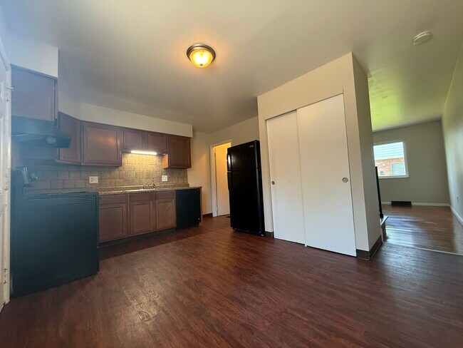 Foto del edificio - 4645 Sandy Lane Rd