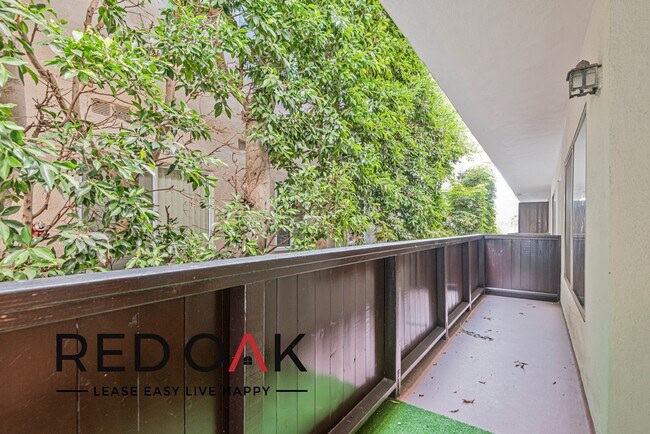 Foto del edificio - ~$505 OFF + 1 Month Free Parking ~ Amazing...