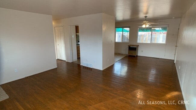 Building Photo - 343 Rosewood Dr