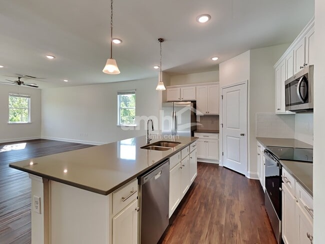Building Photo - 1605 Soapstone Rd