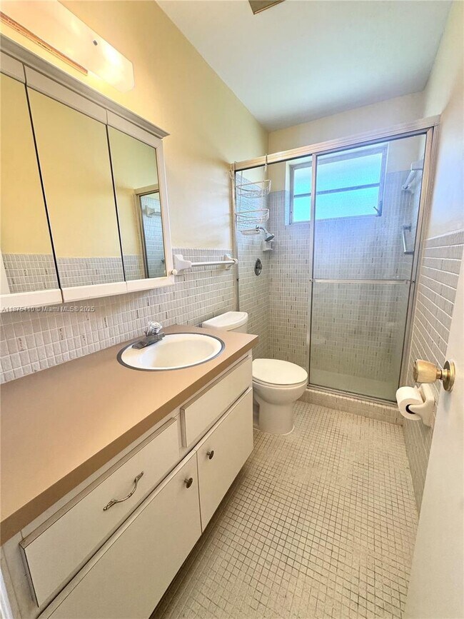 Foto del edificio - 2719 NE 32nd St