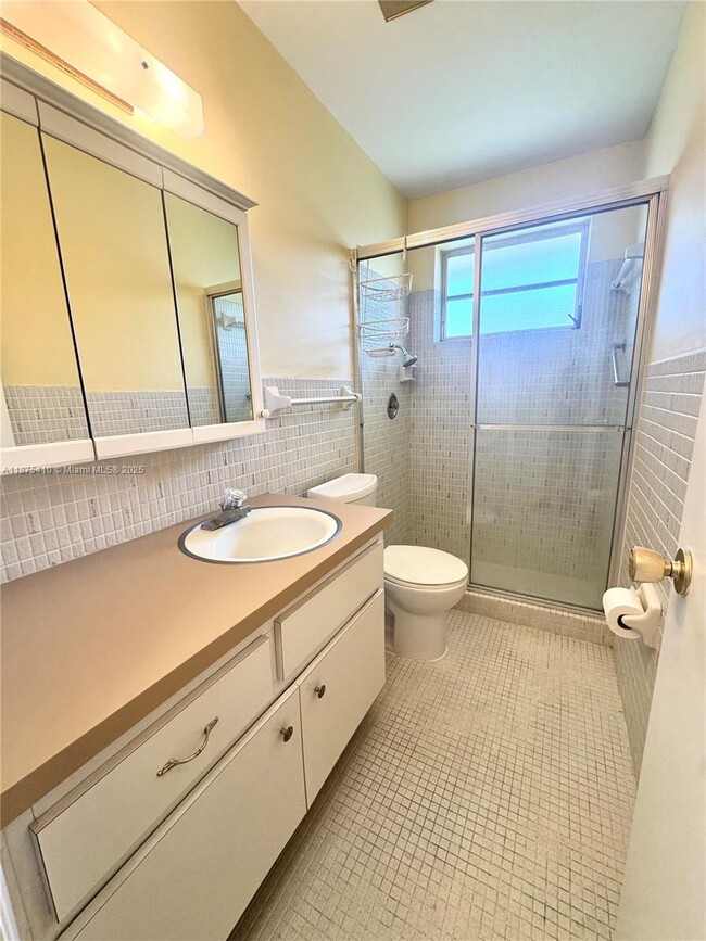 Building Photo - 2719 NE 32nd St