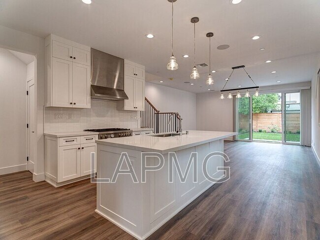 Building Photo - 1278 Meadowbrook Ave