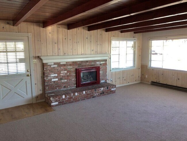 Building Photo - Sweeping Ocean Views from this Pismo Heigh...