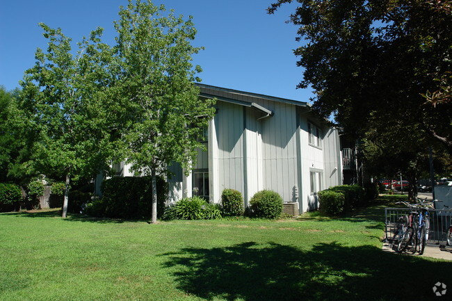 Building Photo - Chico Commons